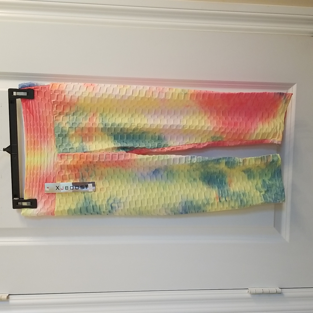 NWT Tie Dye Tik Tok Capris. Size L/XL